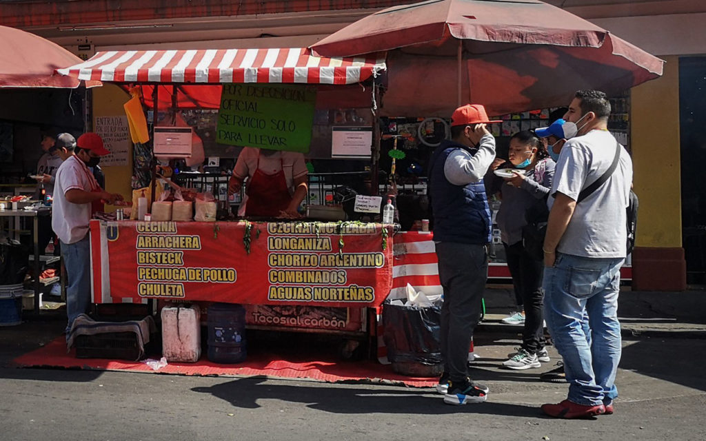 Refuerzan medidas contra comercio informal durante pandemia