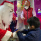 Lleva regalos Santa Claus a niñas y niños en el penal de Santa Martha