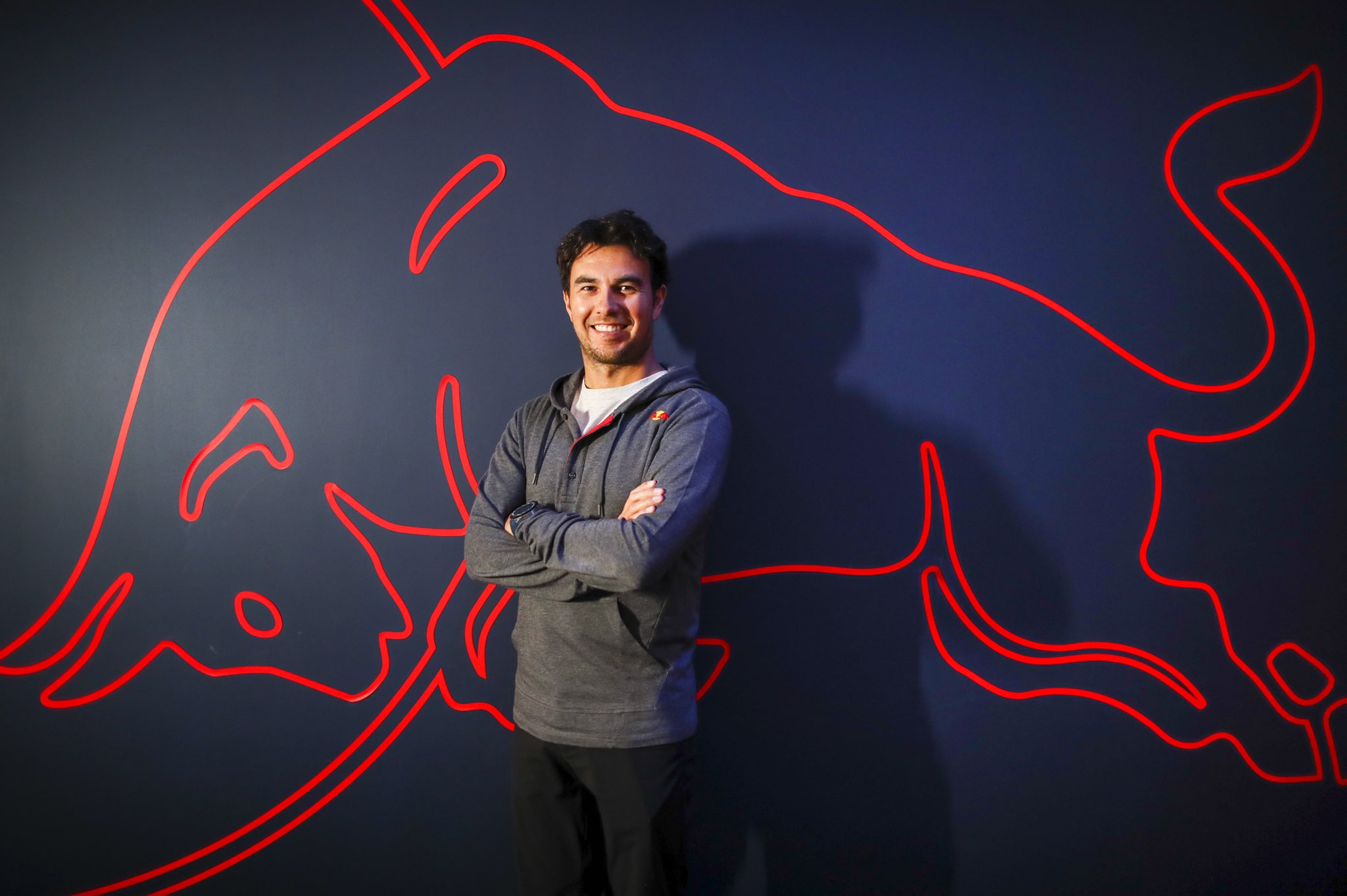 “Checo” Pérez ya porta los colores de Red Bull Racing. Noticias en tiempo real