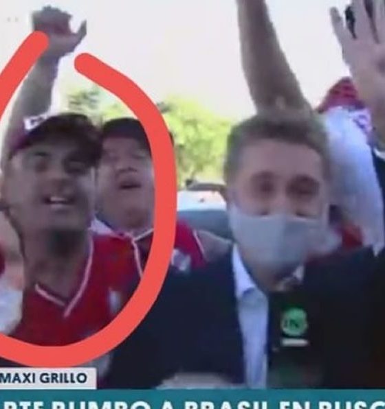 Aficionado de River Plate le roba celular a reportero. Foto: Twitter