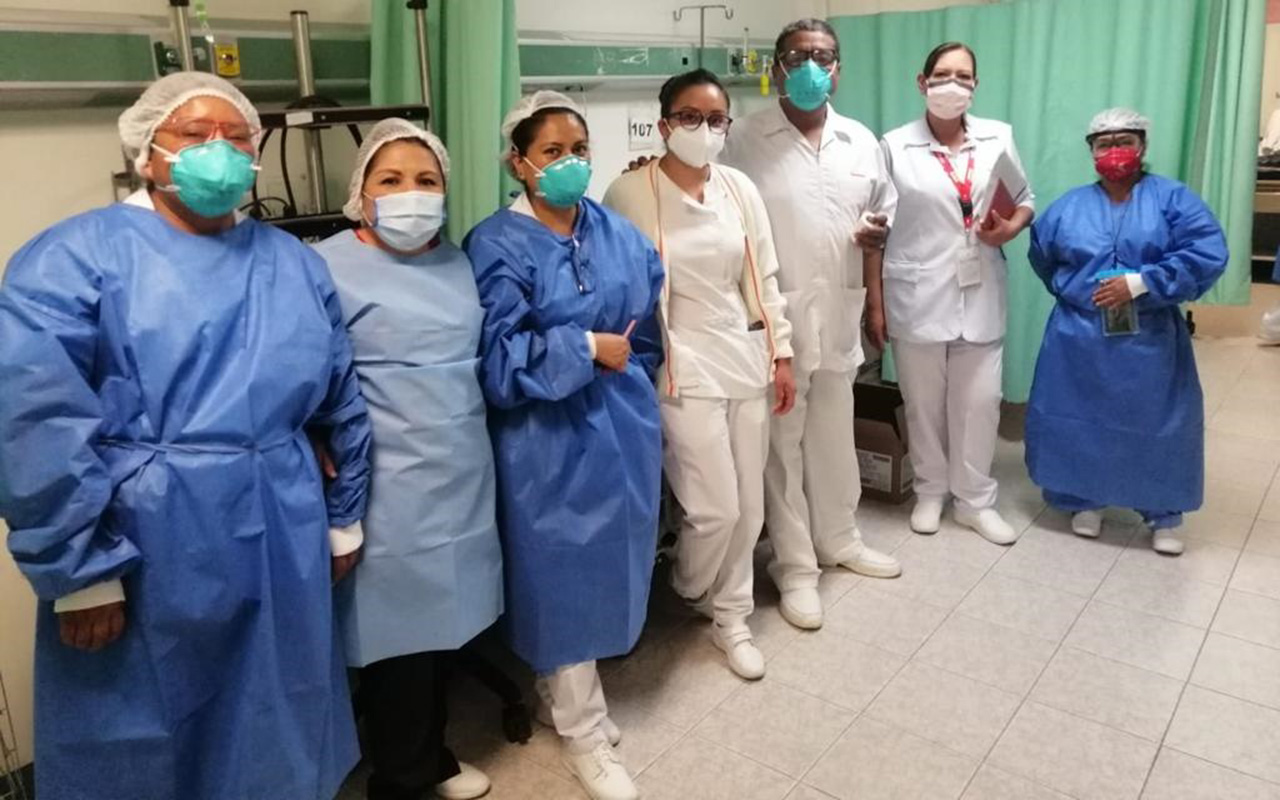 Enfermeros estrechan lazos con familiares de pacientes Covid