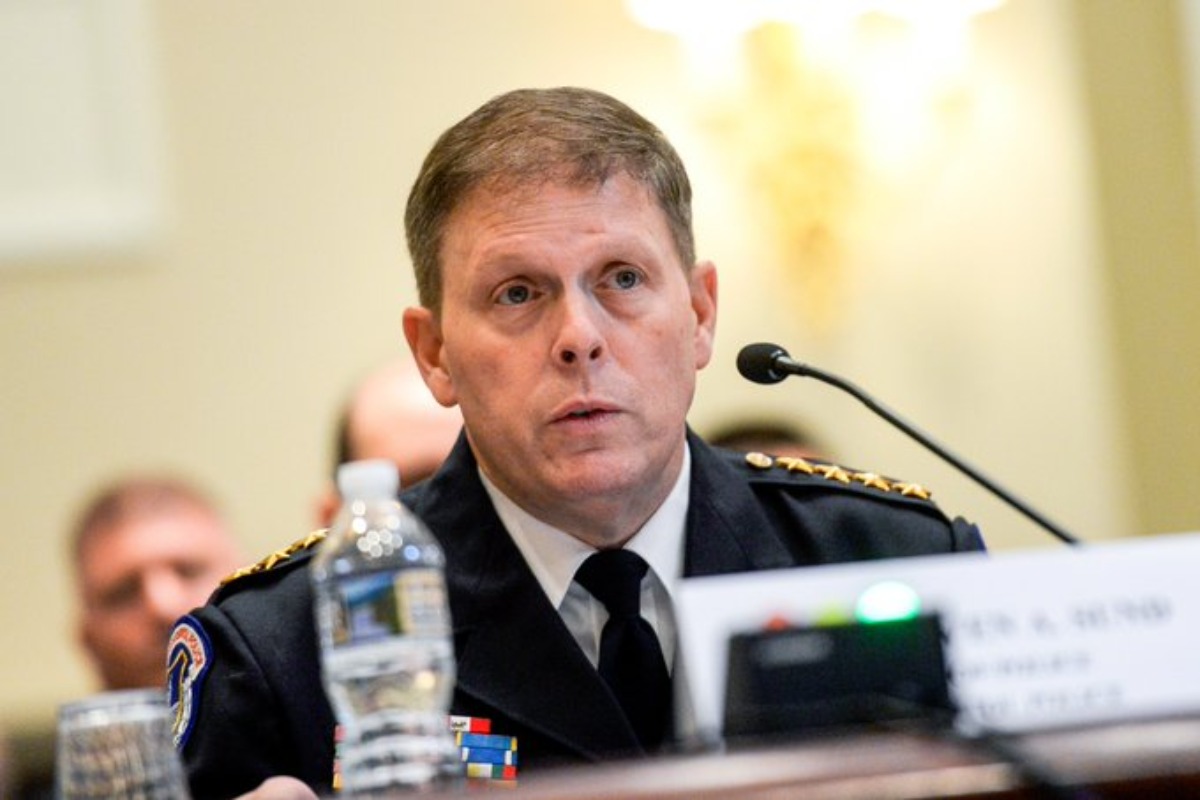 Renuncia jefe de la policía del Capitolio en Estados Unidos