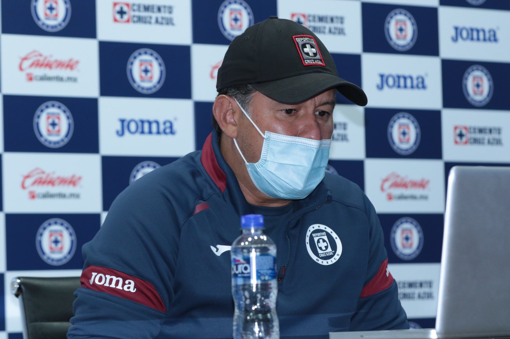 Juan Reynoso confirmó sanción de Cabecita. Foto: Twitter Cruz Azul