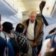 Entrega Aeroméxico lista de pasajeros que viajaron con AMLO