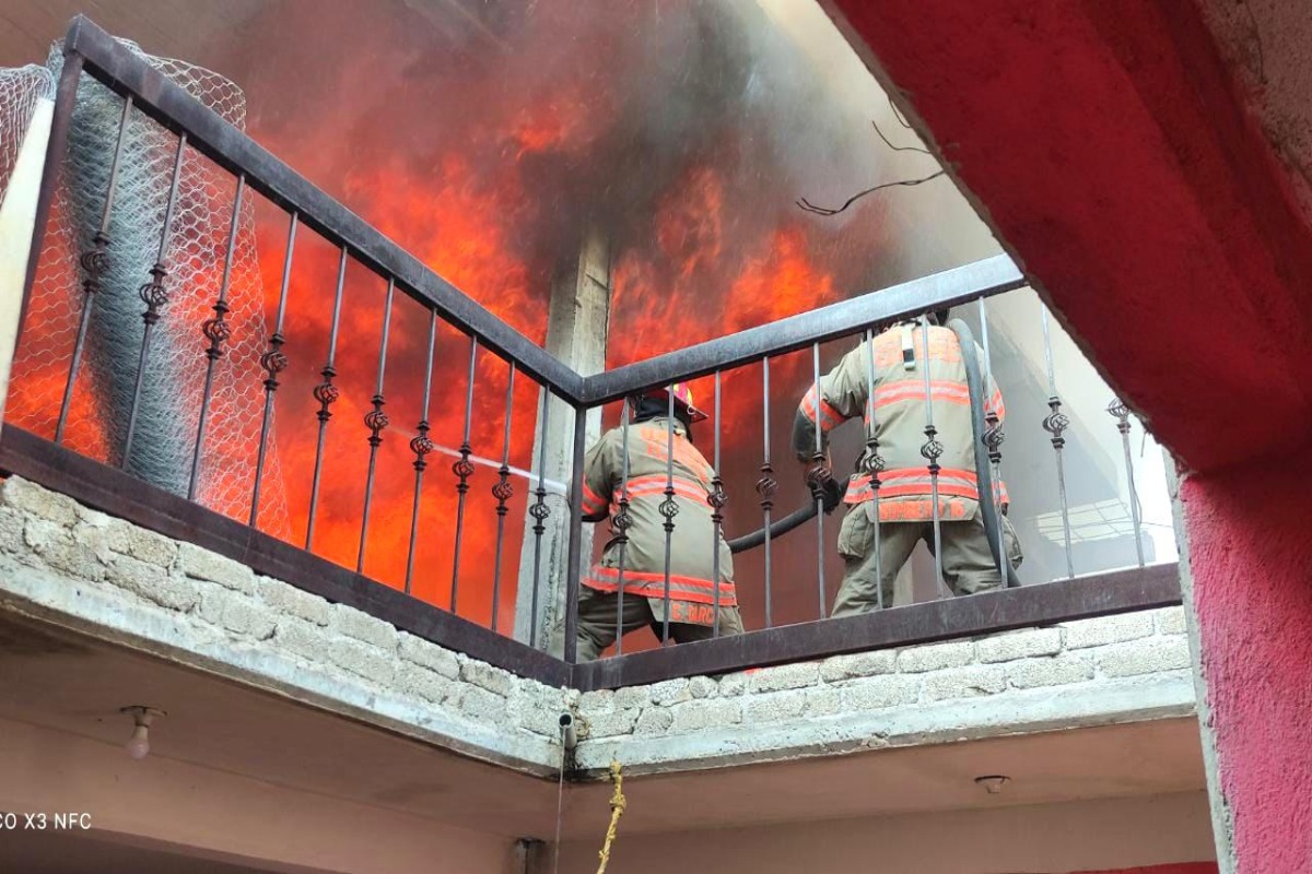 Sofocan incendio en fábrica de colchones en Ecatepec