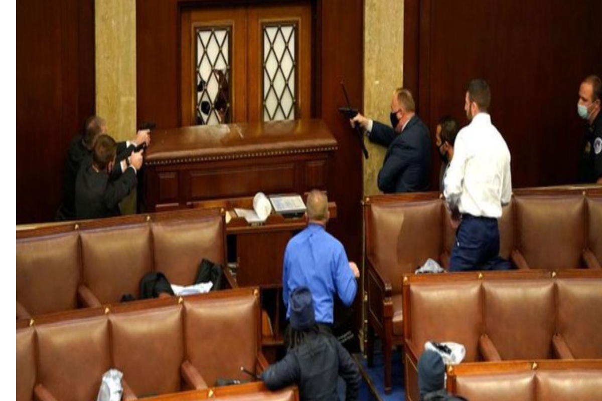 Imponen toque de queda en Washington; suspenden sesión en el Senado