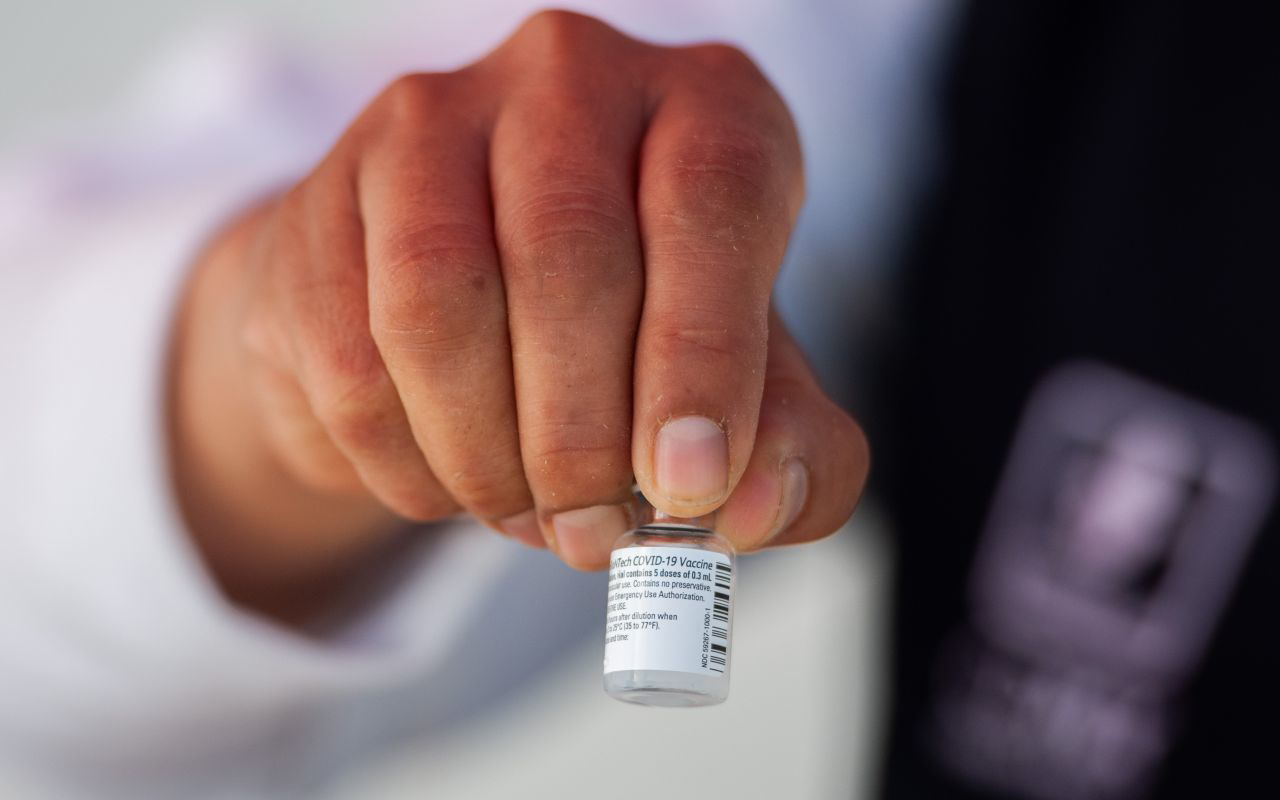 Gobernadores pueden comprar vacuna anticovid con permiso de Cofepris