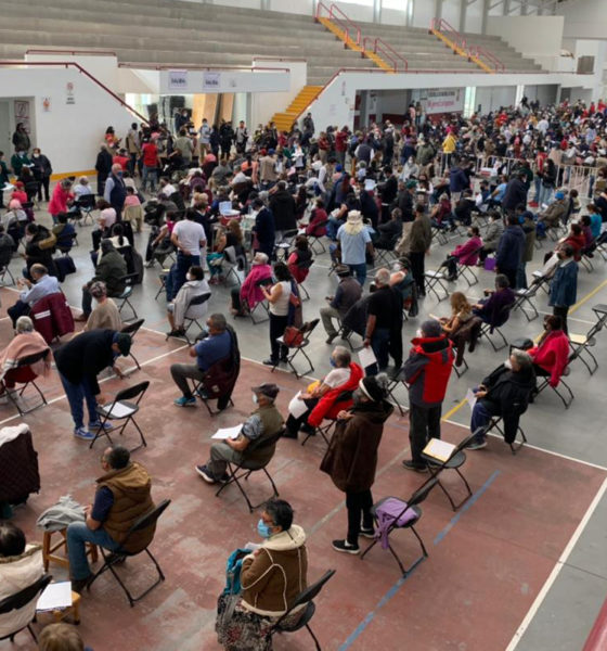 Con largas filas inicia vacunación anticovid en Ecatepec