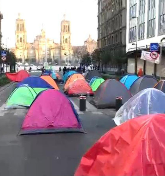 Artesanos acampan para exigir apoyos económicos