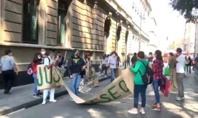 Marchan estudiantes del IPN del Casco de Santo Tomás a la SEP