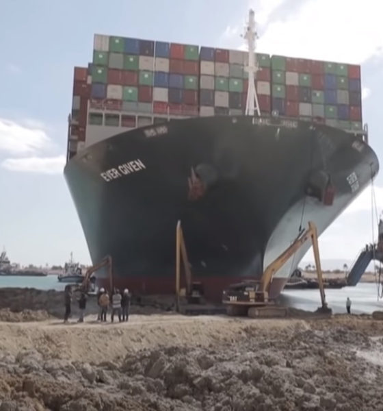 Liberan buque y el Canal de Suez restablece el tráfico comercial