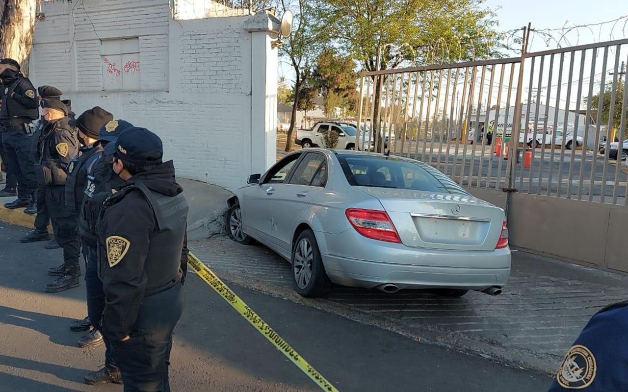 Asesinan a conductor de auto de lujo en CDMX