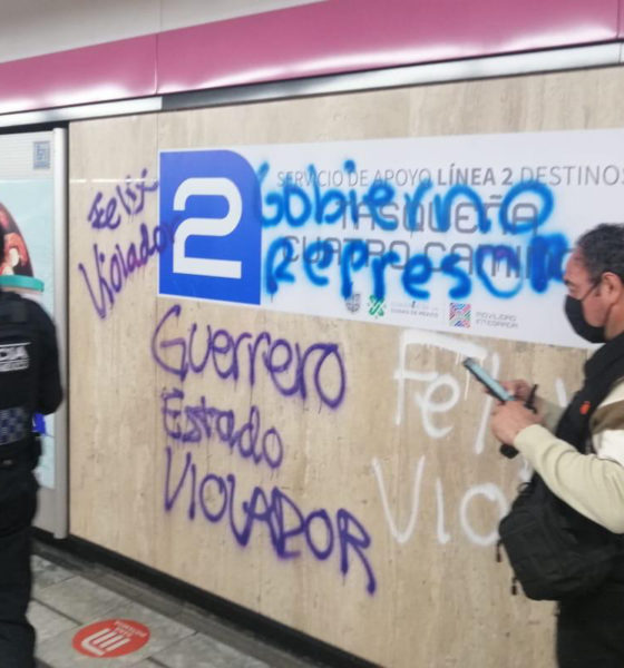Feministas realizan pintas en Metro Pino Suárez