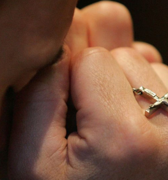 Bendición a la persona homosexual, no a las uniones ni a su equiparación al matrimonio: Vaticano