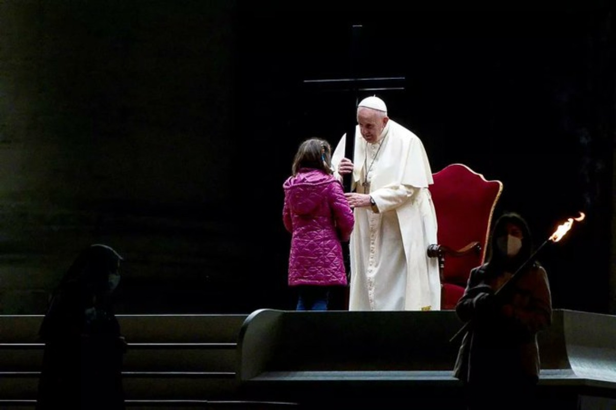 Preside Papa Francisco celebración de Viernes Santo