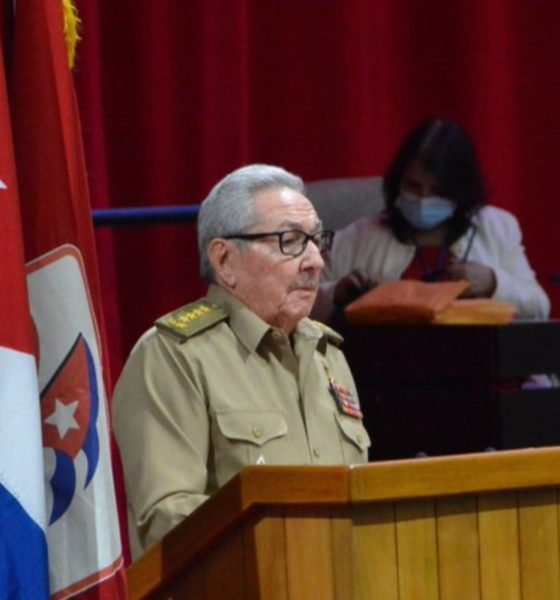 Raúl Castro renuncia como dirigente del Partido Comunista de Cuba