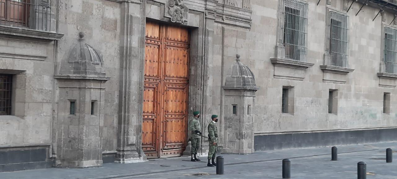 Restauran y protegen fachada principal de Palacio Nacional