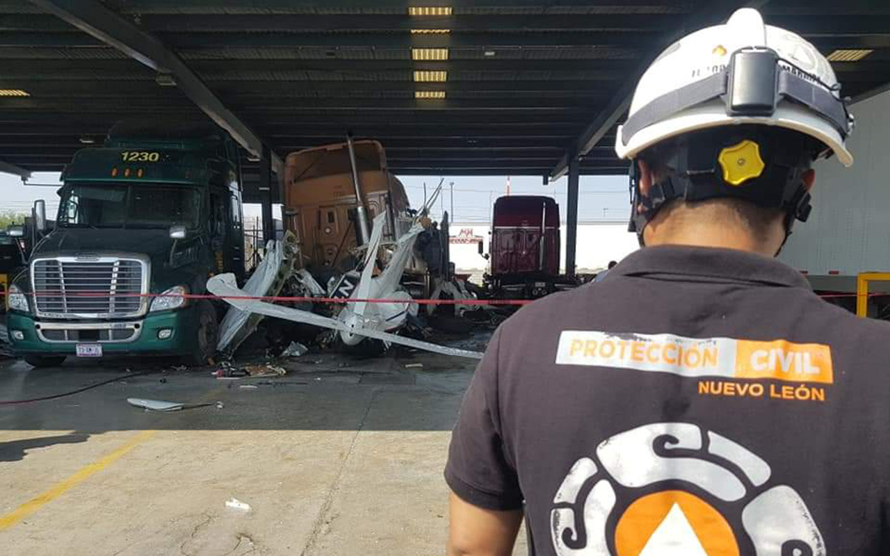 Cae avioneta en terreno de empresa de camiones Nuevo León