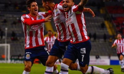 Alexis Vega con las Chivas. Foto: Twitter Alexis Vega