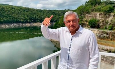 López Obrador en el Río grijalva. Foto: Twitter