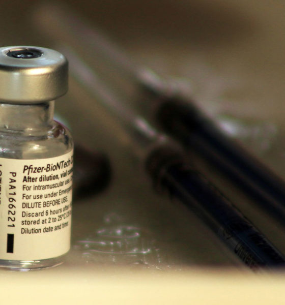 Llegan 585 mil vacunas de Pfizer a México