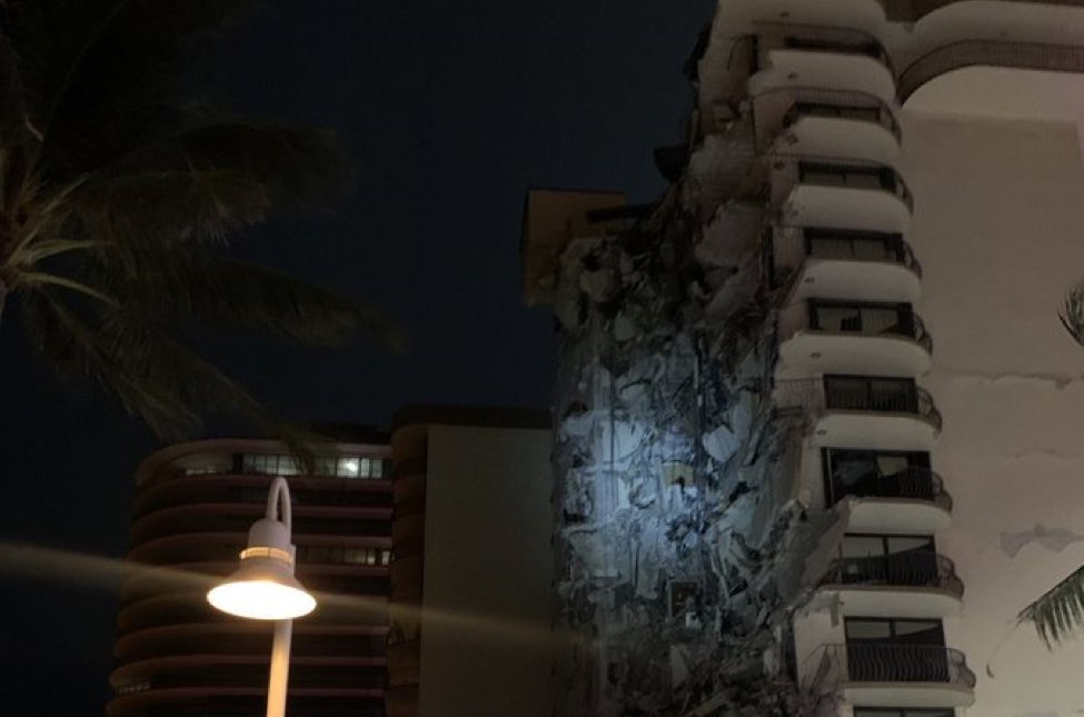 Edificio colapsó en Miami. Foto: @AlertaNews24