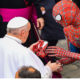 El papa Francisco recibe la visita de "Spiderman" en el Vaticano