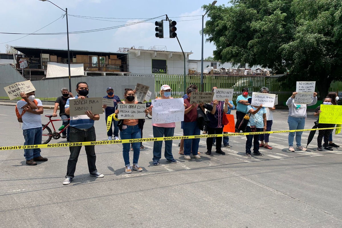 Vecinos bloquean calles de la colonia Euzkadi, en Azcapotzalco