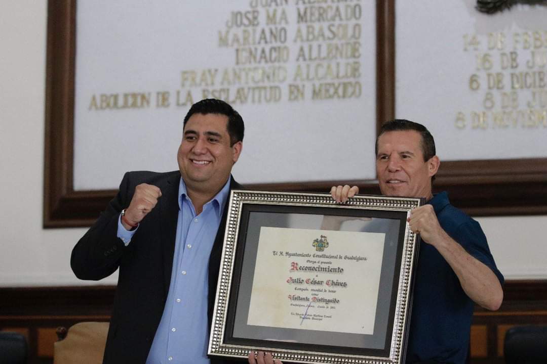 Julio César Chávez es reconocido como “visitante distinguido”. Noticias en tiempo real