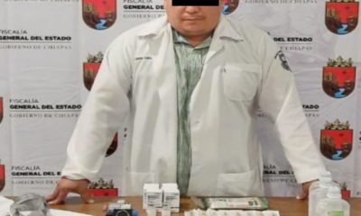 Falso médico aplicaba vacunas falsas contra la Covid. Foto: Twitter