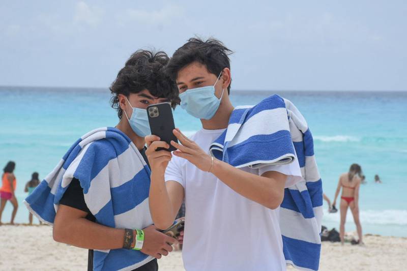 Jóvenes se infectaron de Covid en Cancún. Foto: Cuartoscuro