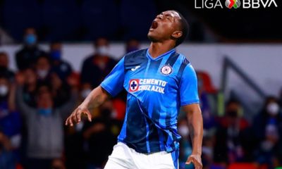 Le abollan la corona a Cruz Azul. Foto: Twitter