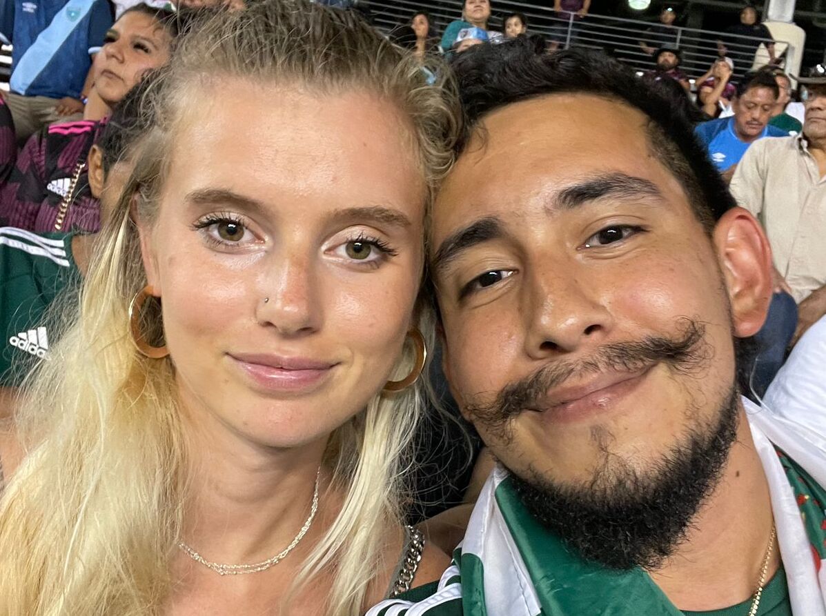 Quiénes hicieron famosos a la pareja del México vs. Guatemala. Foto: Twitter