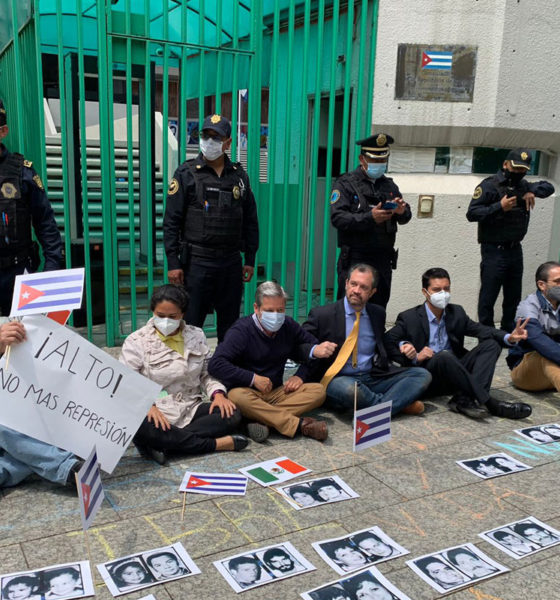 Se manifiestan a favor del pueblo cubano en embajada