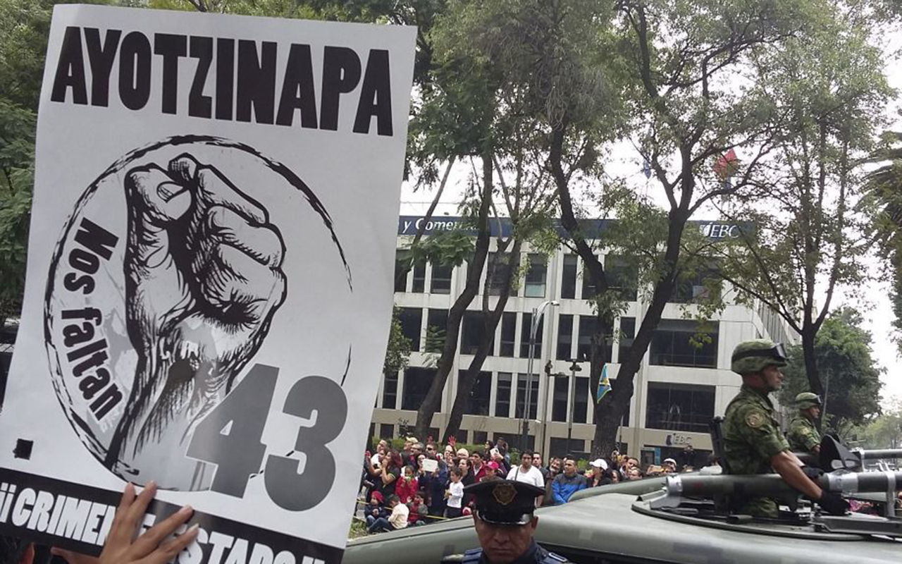 AMLO ordena dar a conocer testimonios de militares en caso Ayotzinapa