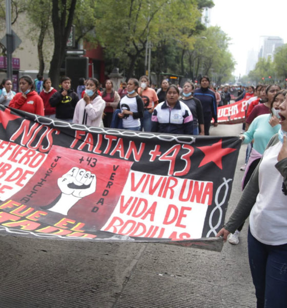 Con misa, marcha y pase de lista recuerdan a normalistas de Ayotzinapa