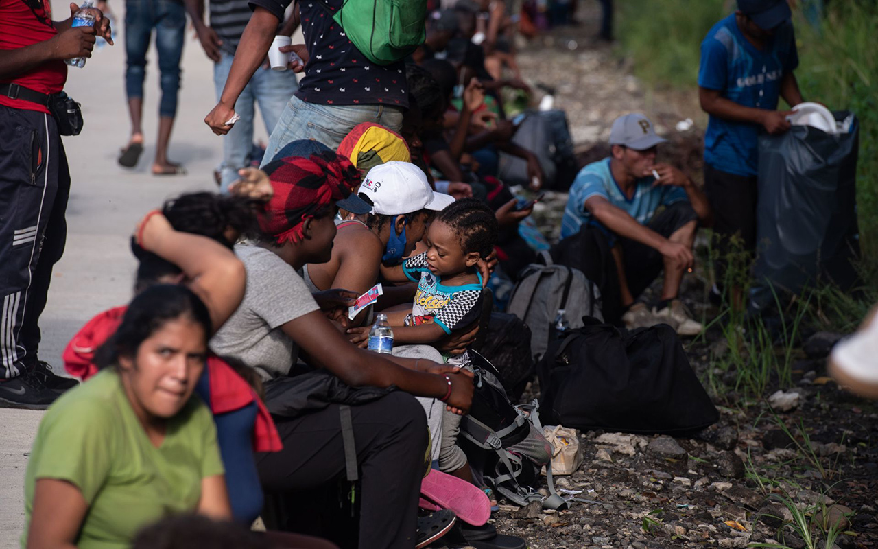 Niños viajan solos en caravana migrante, alerta UNICEF
