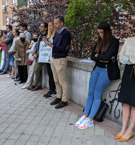 En España, Congreso va contra grupos provida que se manifiesten en clínicas