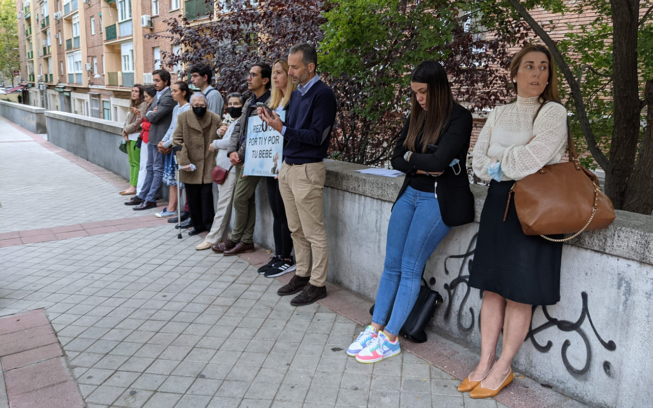 En España, Congreso va contra grupos provida que se manifiesten en clínicas