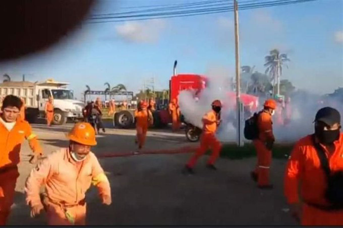 Dispersan protesta en refinería de Dos Bocas; hay lesionados