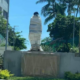 Vandalizan estatua de Eugenio Derbez en Acapulco