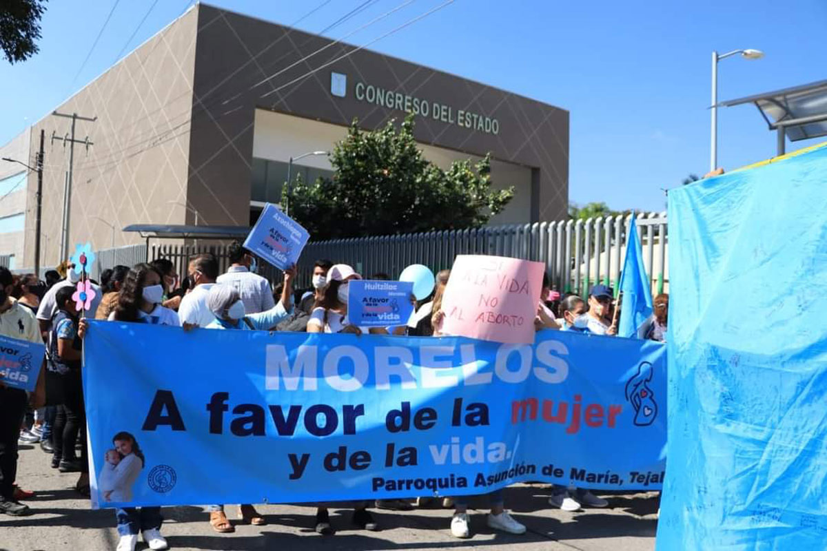 Organizaciones provida se manifiestan en Congreso de Morelos