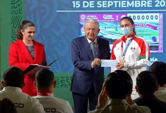 López Obrador entregó estímulos económicos a deportistas. Foto: Twitter