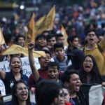 “Salgan a marchar, hagan algo”, pide López Obrador a universitarios ofendidos