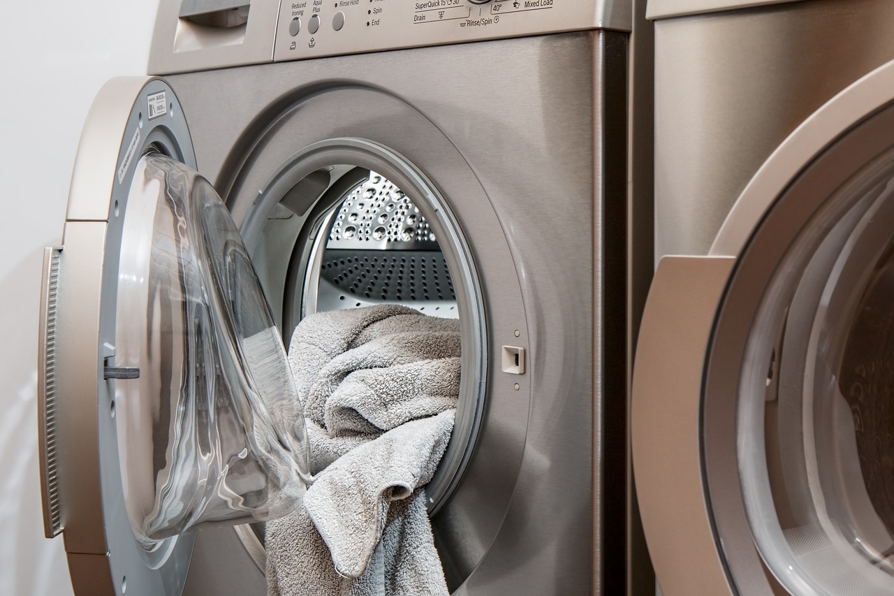 Cómo reducir el consumo de luz y agua en el hogar con tu lavadora-secadora. Noticias en tiempo real