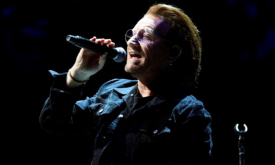 Bono de U2 en Sing 2