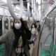 "Joker" con cuchillo en mano, prende fuego en Metro de Japón... pasajeros huyen