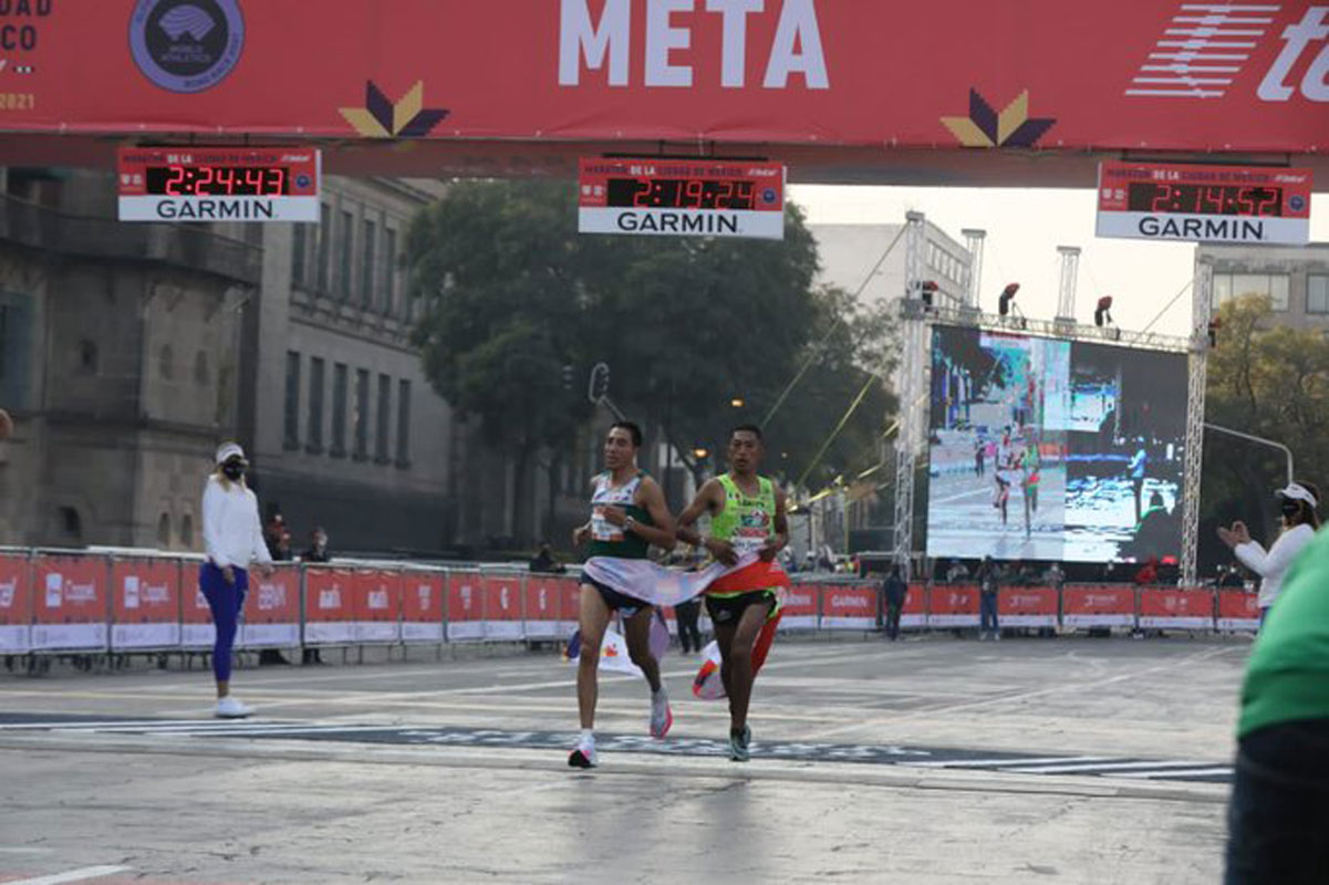 Mexicanos hacen el 1-2 en el Maratón de la CDMX 2021