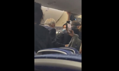(VIDEO) Abuchean a López Obrador en avión