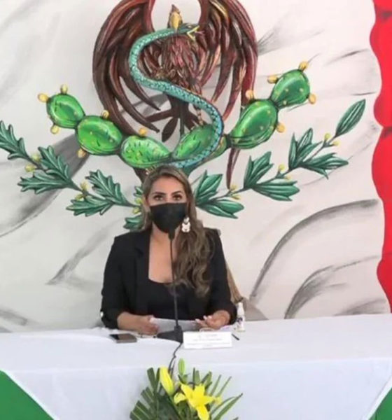 Gobernadora Evelyn Salgado encabeza informe con una "S" en la bandera